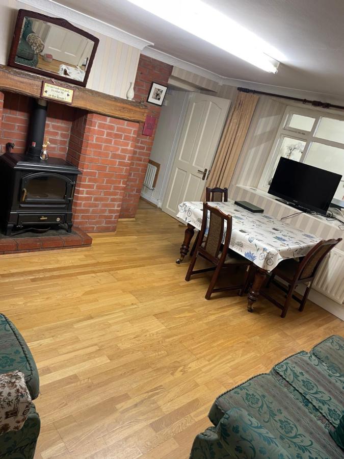 Large Townhouse With Gardens Apartment Kingscourt Exterior photo